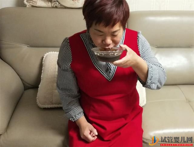 50歲高齡做試管嬰兒執(zhí)意要3胎，并說“北京有4套房”，你咋看？(圖1)