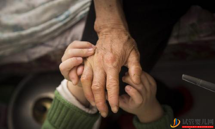 56歲失獨(dú)母親做試管嬰兒再生龍鳳胎(圖1)