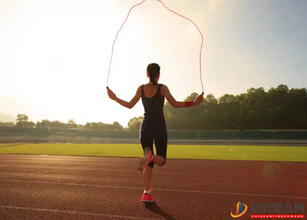 做試管前鍛煉方式是跳繩好還是跑步好？(圖2)