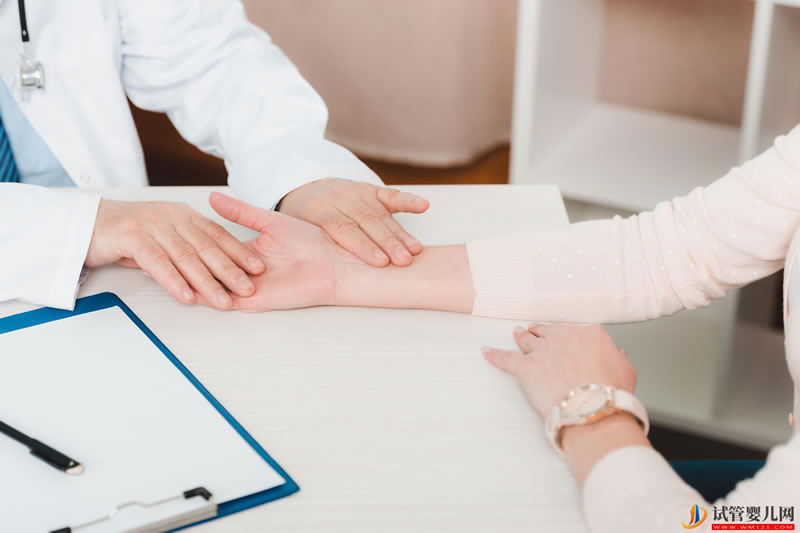 黑豆泡醋的功效降血壓 黑豆紅豆黑米粥的做法(圖1)