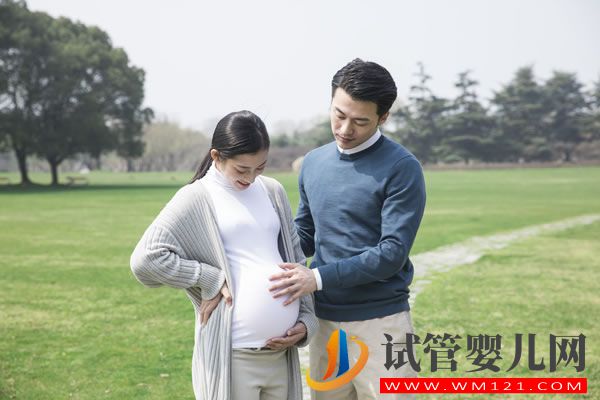 25歲小伙愛上48歲阿姨,為了愛情她做了四次試管嬰兒(圖1)