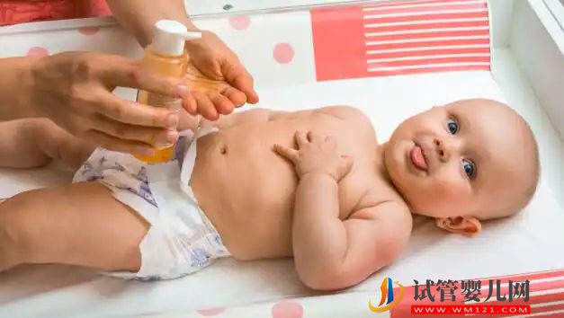 給寶寶按摩，幫助他們睡得更好！就是這樣(圖2)