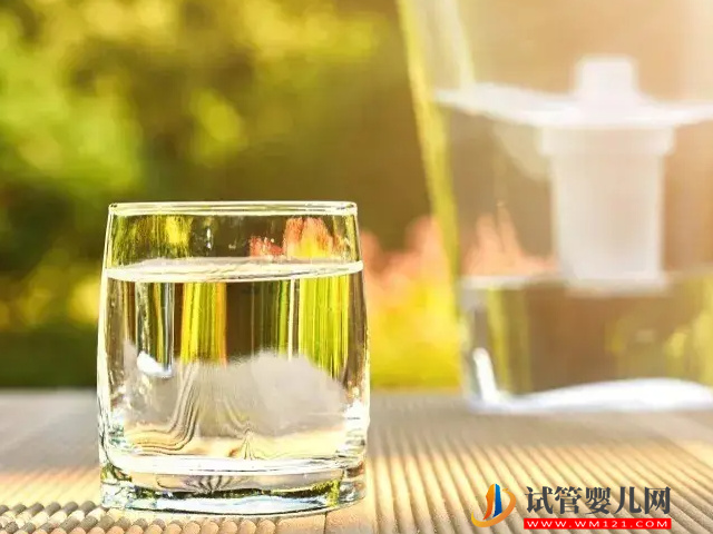 新生兒純奶粉喂養(yǎng)正確流程分享，掌握水溫和比例是關(guān)鍵(圖2)