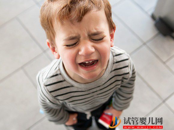 孩子無(wú)故哭鬧，爸媽應(yīng)該怎么辦？(圖1)