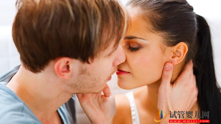 夫妻性生活規(guī)律對女性有什么好處 專家稱性生活規(guī)律有助調(diào)理月經(jīng)(圖1)